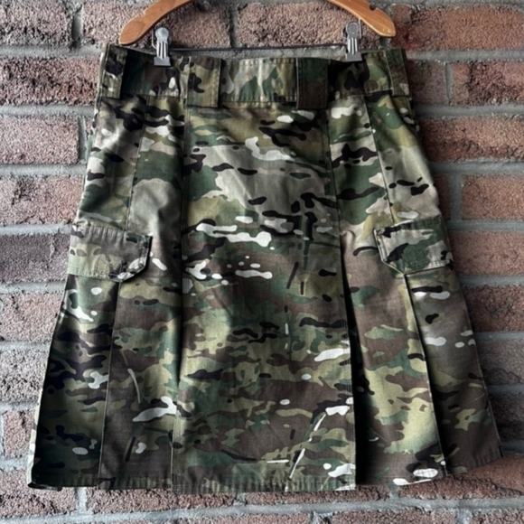 5.11 TACTICAL SERIES | Green pleated cargo belt loop camouflage wrap kilt - Picture 3 of 6